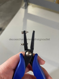 Thumbnail for Handheld Metal Hole Punch DECOE-024 - DecoExchange